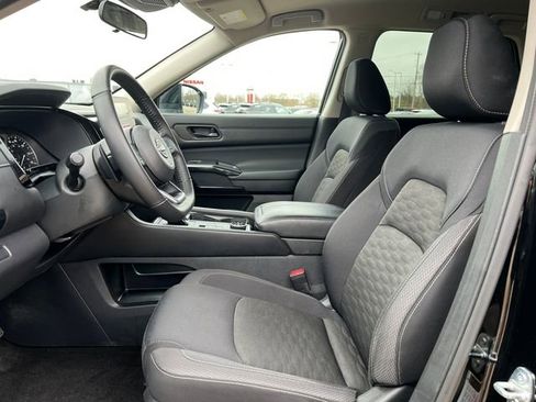 Used 2024 Nissan Pathfinder SV AWD/4WD image 4