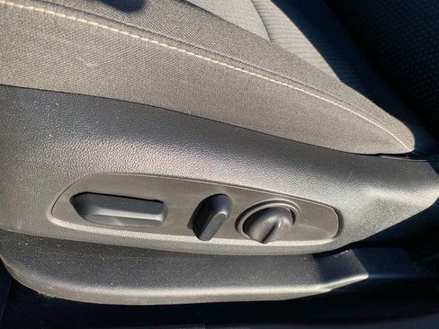 Used 2023 GMC Acadia SLE w/ Driver Convenience Package image 18