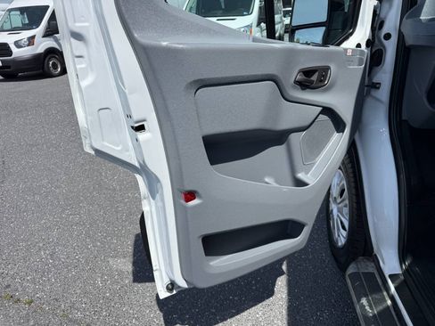 Used 2019 Ford Transit 250 130 Low Roof w/ Exterior Upgrade Package RWD image 11
