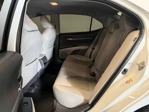 Used 2019 Toyota Camry SE FWD image 16