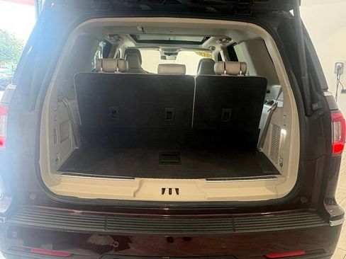 Used 2019 Lincoln Navigator Reserve w/ Cargo Package AWD/4WD image 9
