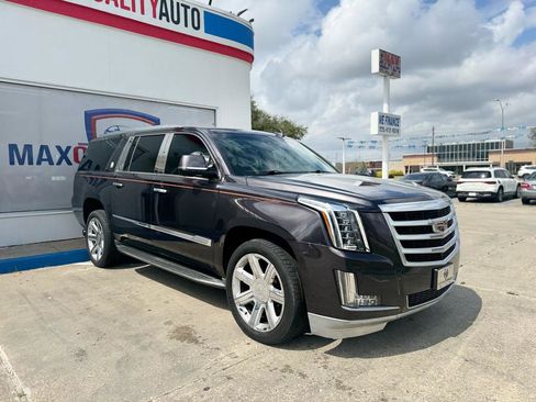 Used 2016 Cadillac Escalade ESV Luxury image 11