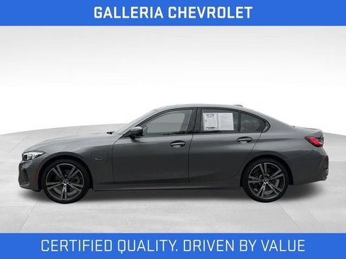 Used 2023 BMW 330e xDrive w/ Premium Package AWD/4WD image 4