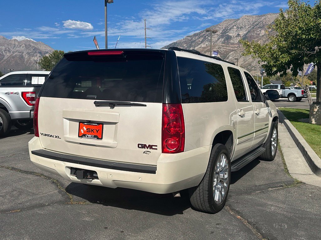 Used 2012 GMC Yukon XL SLT w/ SLT-2 Equipment Package AWD/4WD image 7