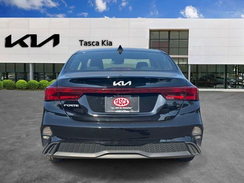 Used 2023 Kia Forte LXS FWD image 5
