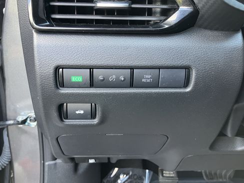 Used 2024 Nissan Sentra SV FWD image 19