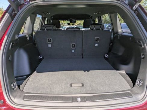 New 2025 Jeep Grand Cherokee Altitude image 11