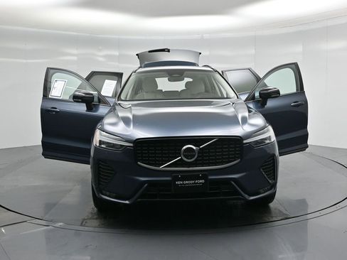 Used 2023 Volvo XC60 B5 Plus image 32