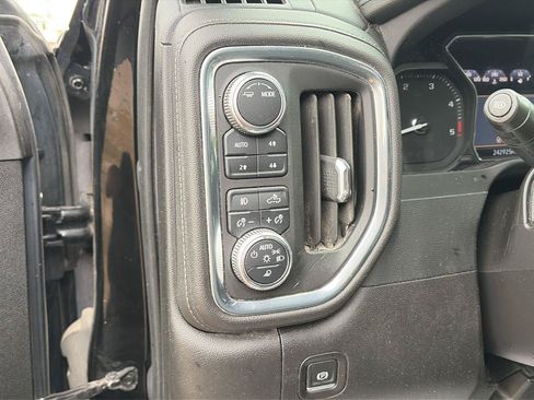 Used 2023 GMC Sierra 3500 Denali AWD/4WD image 17