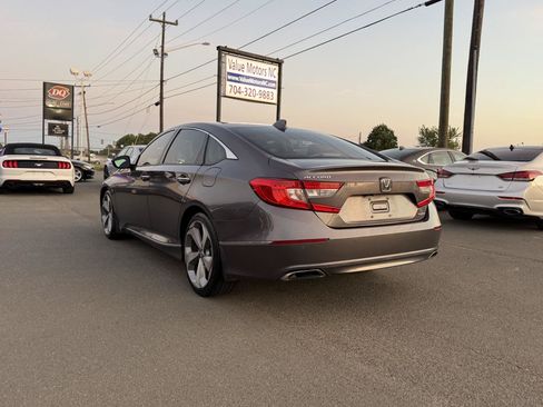 Used 2018 Honda Accord Touring image 4