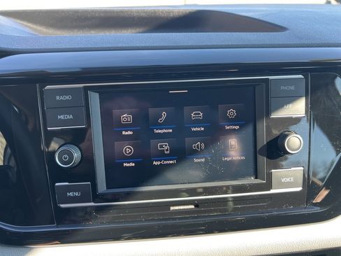 Used 2022 Volkswagen Taos S image 17