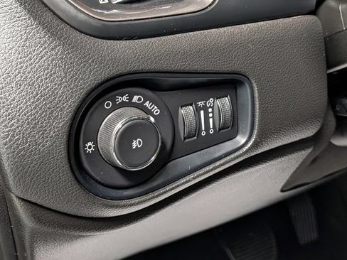 Used 2022 Jeep Renegade Latitude w/ Convenience Group AWD/4WD image 15