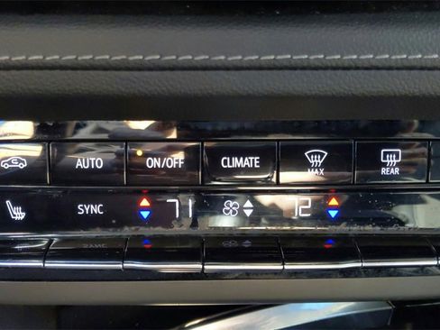 Used 2023 Buick Envision Preferred image 24