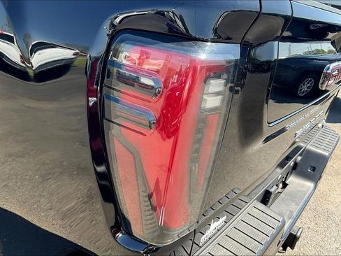 Used 2024 GMC Sierra 2500 AT4 w/ Technology Package AWD/4WD image 24