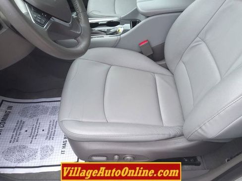 Used 2017 Chevrolet Malibu LT w/ Leather Package image 19