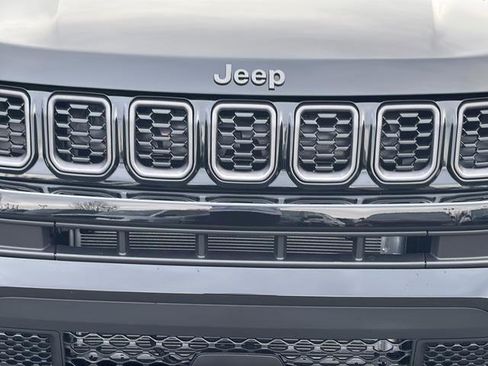 New 2026 Jeep Compass Latitude image 9