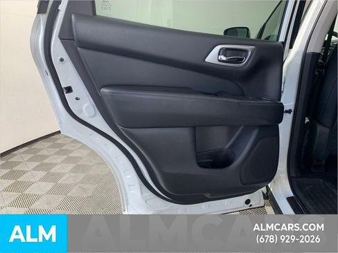 Used 2020 Nissan Pathfinder S image 31