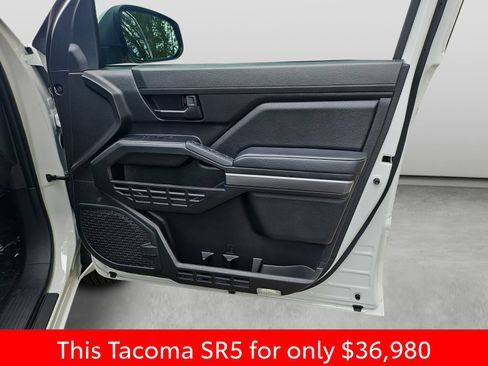 Used 2024 Toyota Tacoma SR5 AWD/4WD image 36
