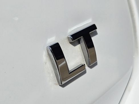 Used 2023 Chevrolet Equinox LT image 15