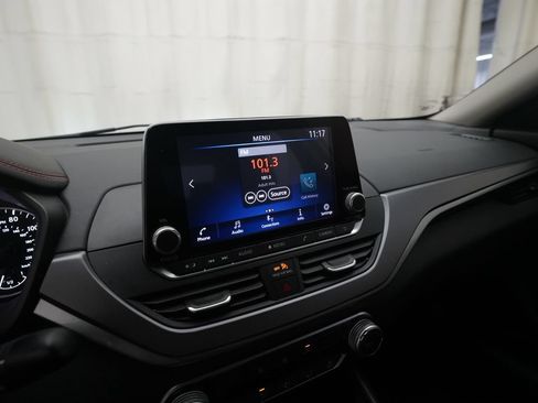 Used 2024 Nissan Altima 2.5 SR FWD image 6