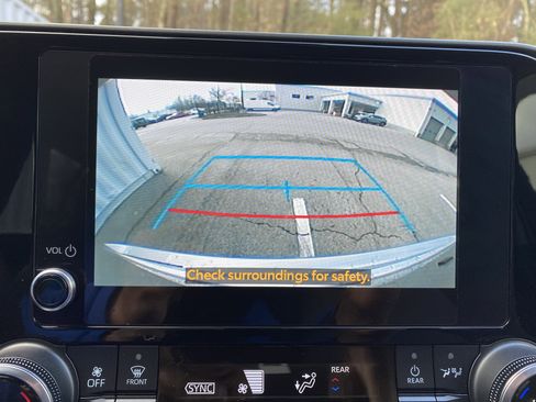 Used 2024 Toyota Highlander LE image 27