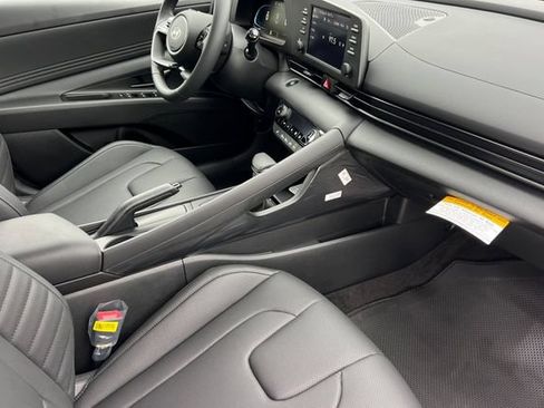 New 2026 Hyundai Elantra SEL Sport FWD image 14
