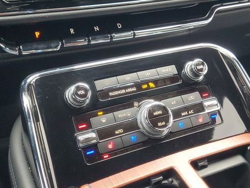 Used 2023 Lincoln Navigator 4WD image 18