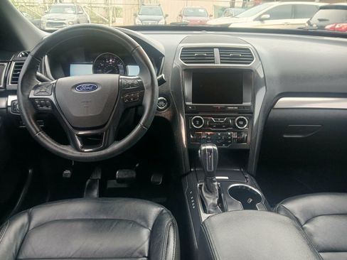 Used 2018 Ford Explorer XLT w/ Equipment Group 202A FWD image 12
