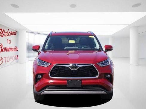 Certified 2025 Toyota Highlander Platinum AWD/4WD image 4