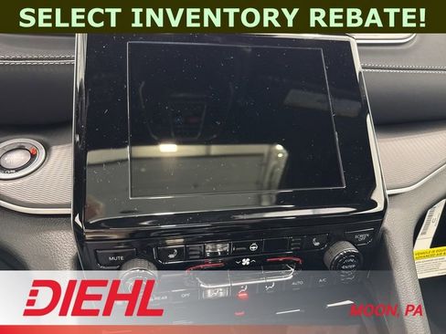 New 2025 Jeep Grand Cherokee Altitude w/ Trailer Tow Package AWD/4WD image 28