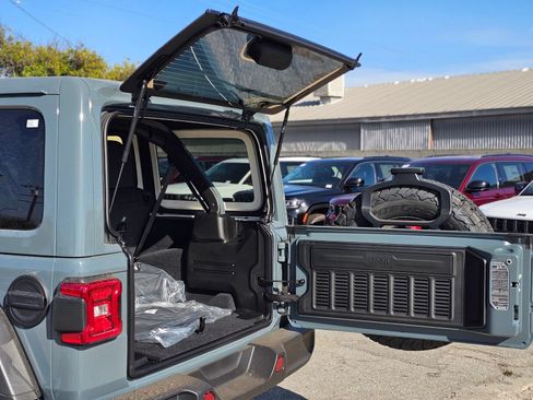 New 2026 Jeep Wrangler Unlimited Rubicon AWD/4WD image 7