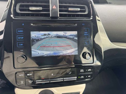 Used 2018 Toyota Prius Two image 11