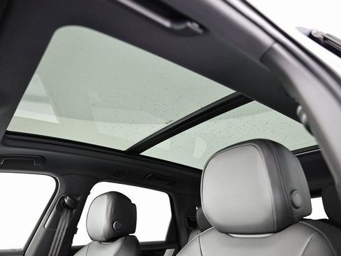 New 2026 Porsche Cayenne image 21