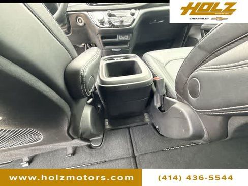 Used 2025 Chrysler Pacifica Select FWD image 20