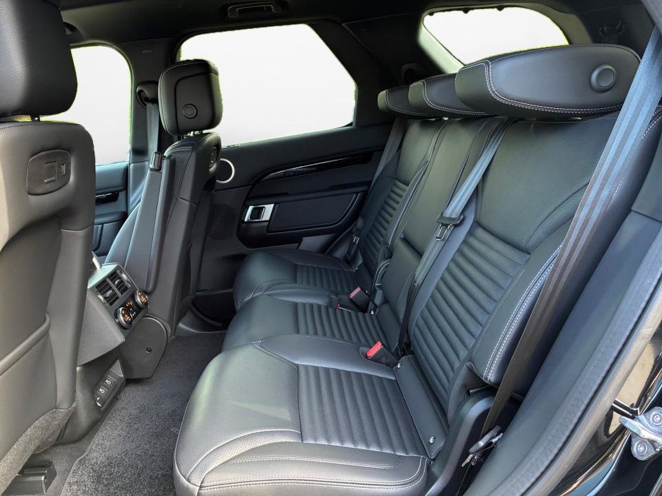Certified 2025 Land Rover Discovery S AWD/4WD image 13