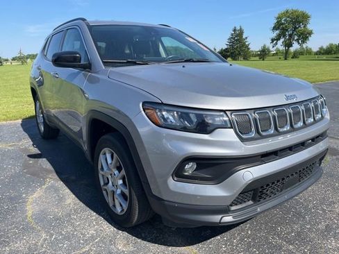 Used 2022 Jeep Compass Latitude AWD/4WD image 3