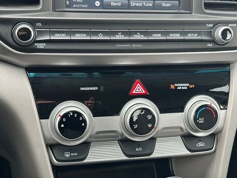 Used 2019 Hyundai Elantra SEL image 19