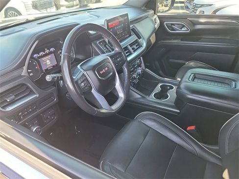 Used 2021 GMC Yukon SLT w/ SLT Luxury Plus Package image 3