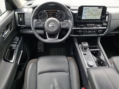 Used 2025 Nissan Pathfinder SL AWD/4WD image 11