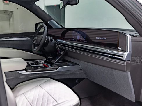 Used 2026 Cadillac Escalade V w/ LPO, Onyx Lite Package AWD/4WD image 36