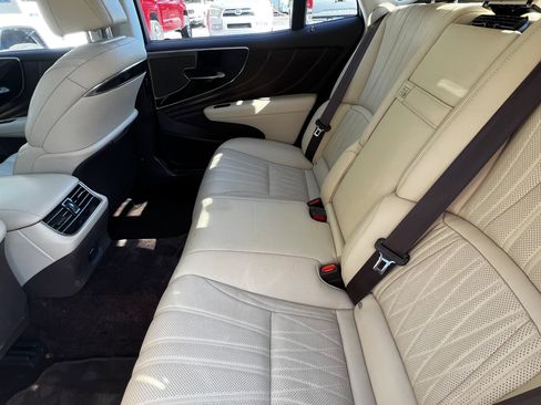 Used 2020 Lexus LS 500 w/ Interior Upgrade Package image 32