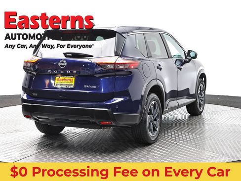 Used 2024 Nissan Rogue SV AWD/4WD image 5