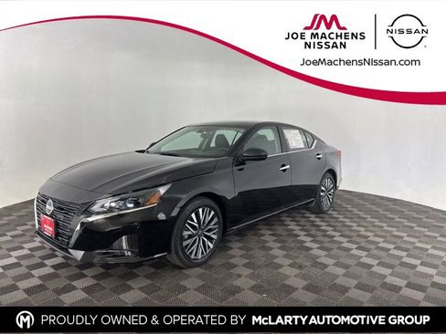Used 2025 Nissan Altima 2.5 SV image 3