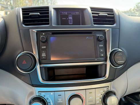 Used 2013 Toyota Highlander Plus image 34