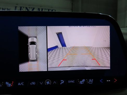 Used 2025 Chevrolet Suburban High Country image 13