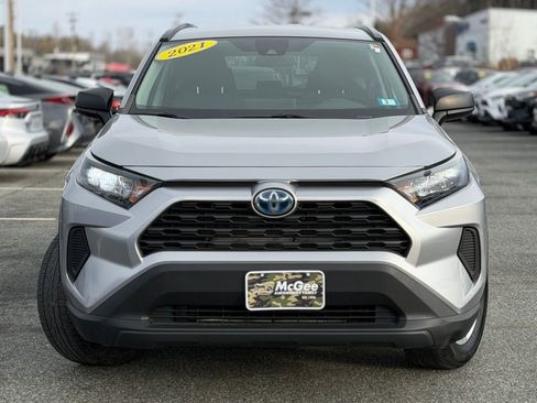 Used 2021 Toyota RAV4 LE image 2