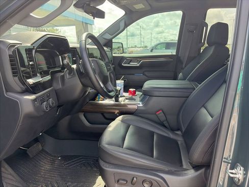 Used 2025 Chevrolet Silverado 1500 LT Trail Boss w/ Convenience Package II AWD/4WD image 6