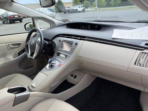 Used 2015 Toyota Prius Four FWD image 28