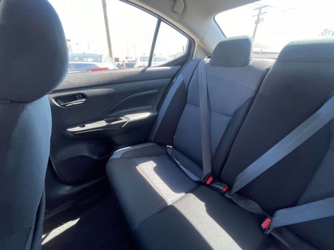 Used 2025 Nissan Versa SV image 39