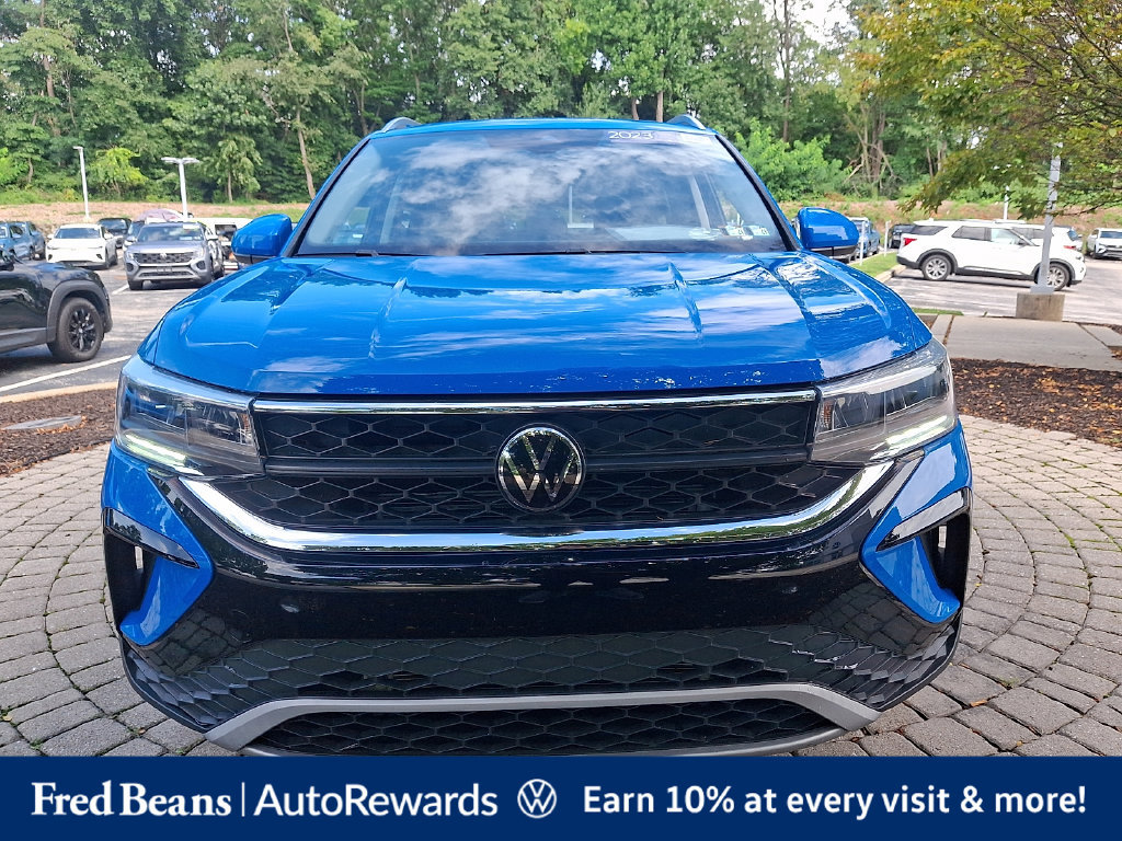 Certified 2023 Volkswagen Taos SE w/ Panoramic Sunroof Package AWD/4WD image 2